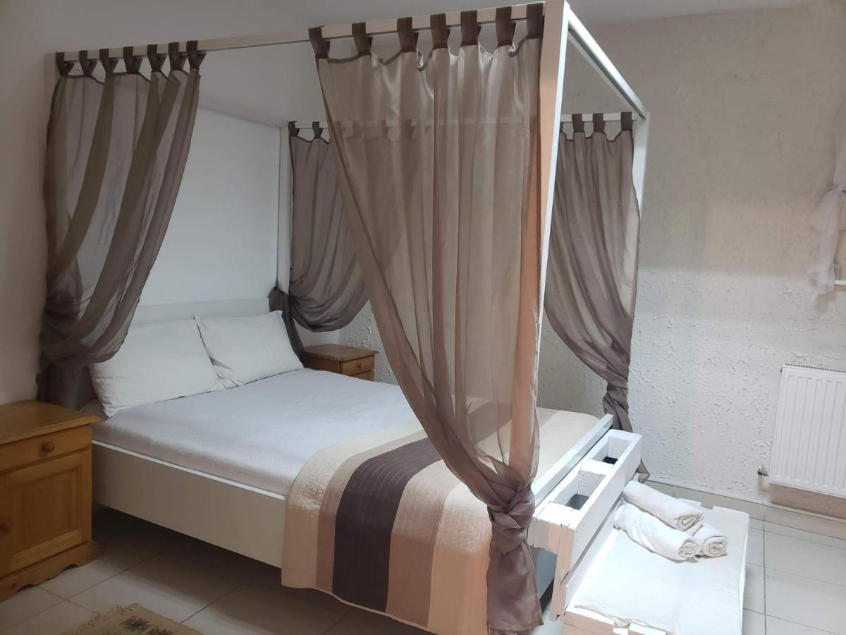 Aqua Apartman Satu Mare Buitenkant foto