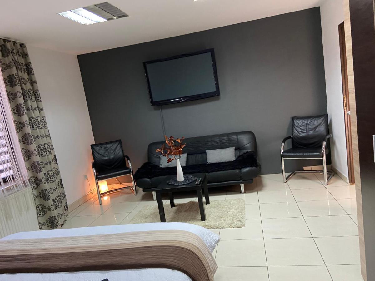 Aqua Apartman Satu Mare Buitenkant foto